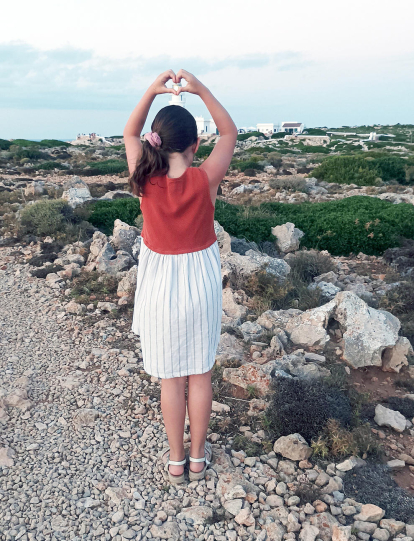 “Vam anar de vacances a Menorca I, allà, la Lucia ens va sorprendre il·luminant els vaixells amb la llum del seu cor al far de Cavalleria. Menorca és una illa meravellosa amb milers de racons espectaculars. Molt recomanable”, afirma el lector.