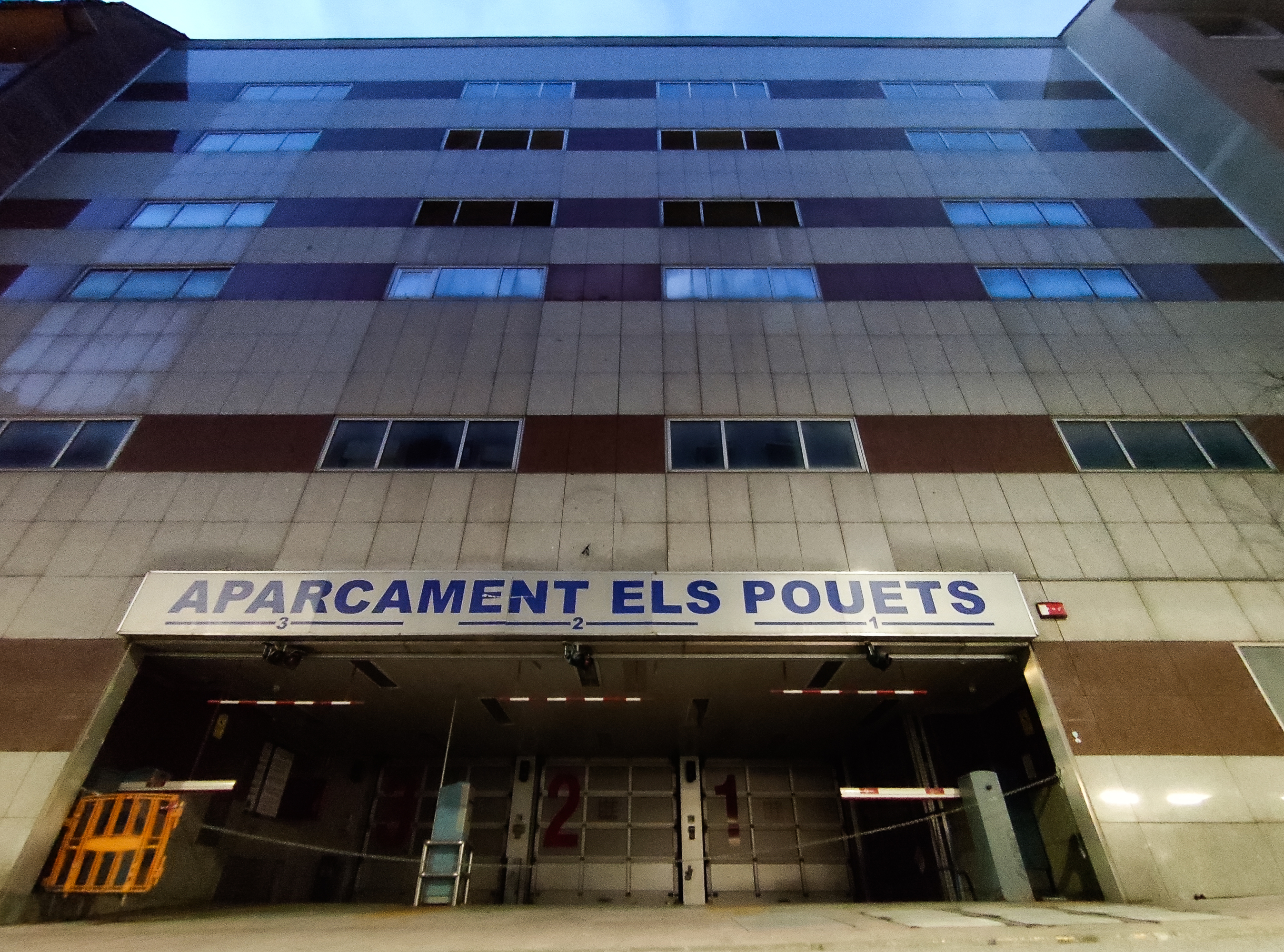 Entrance to the Pouets building.