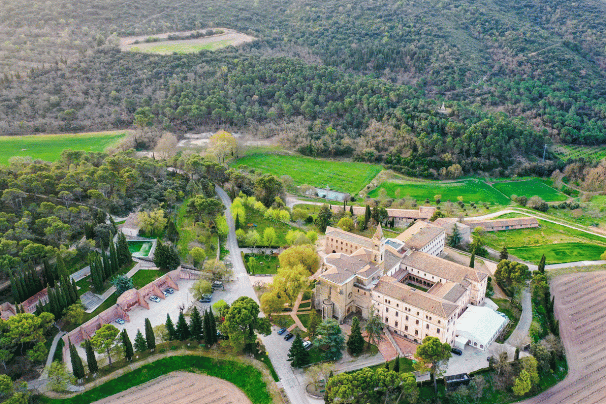 El monestir de les Avellanes (Os de Balaguer), panteó dels comtes d’Urgell.