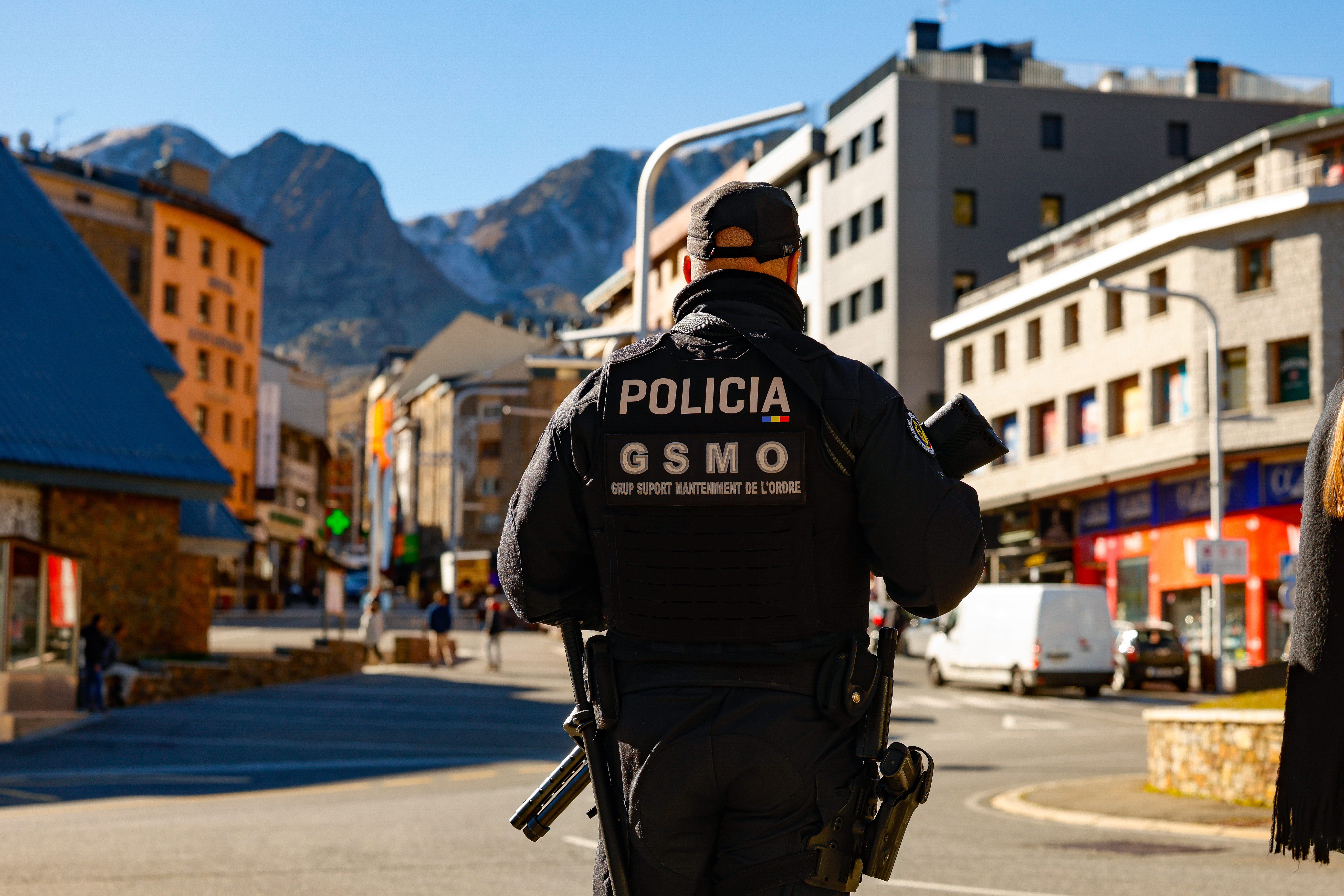 An agent of the support group for the maintenance of police order, yesterday in Pas de la Casa.