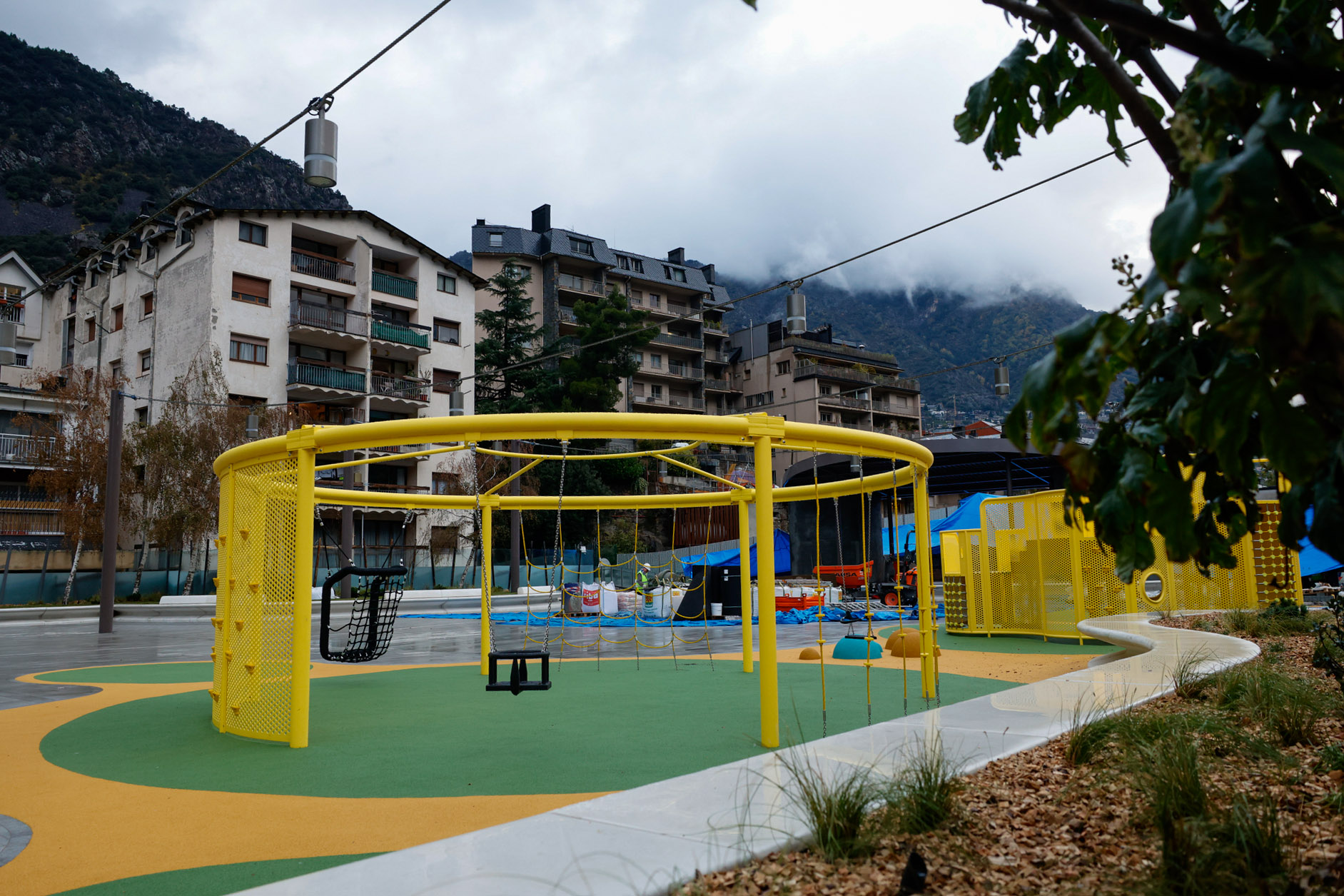 Plaça Vinyes, still under construction.