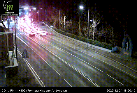 Imatge del trànsit a la frontera del riu Runer.