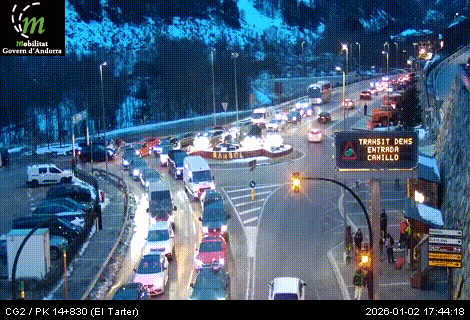 Les cues del Tarter aquesta tarda, generades per culpa de l'accident.