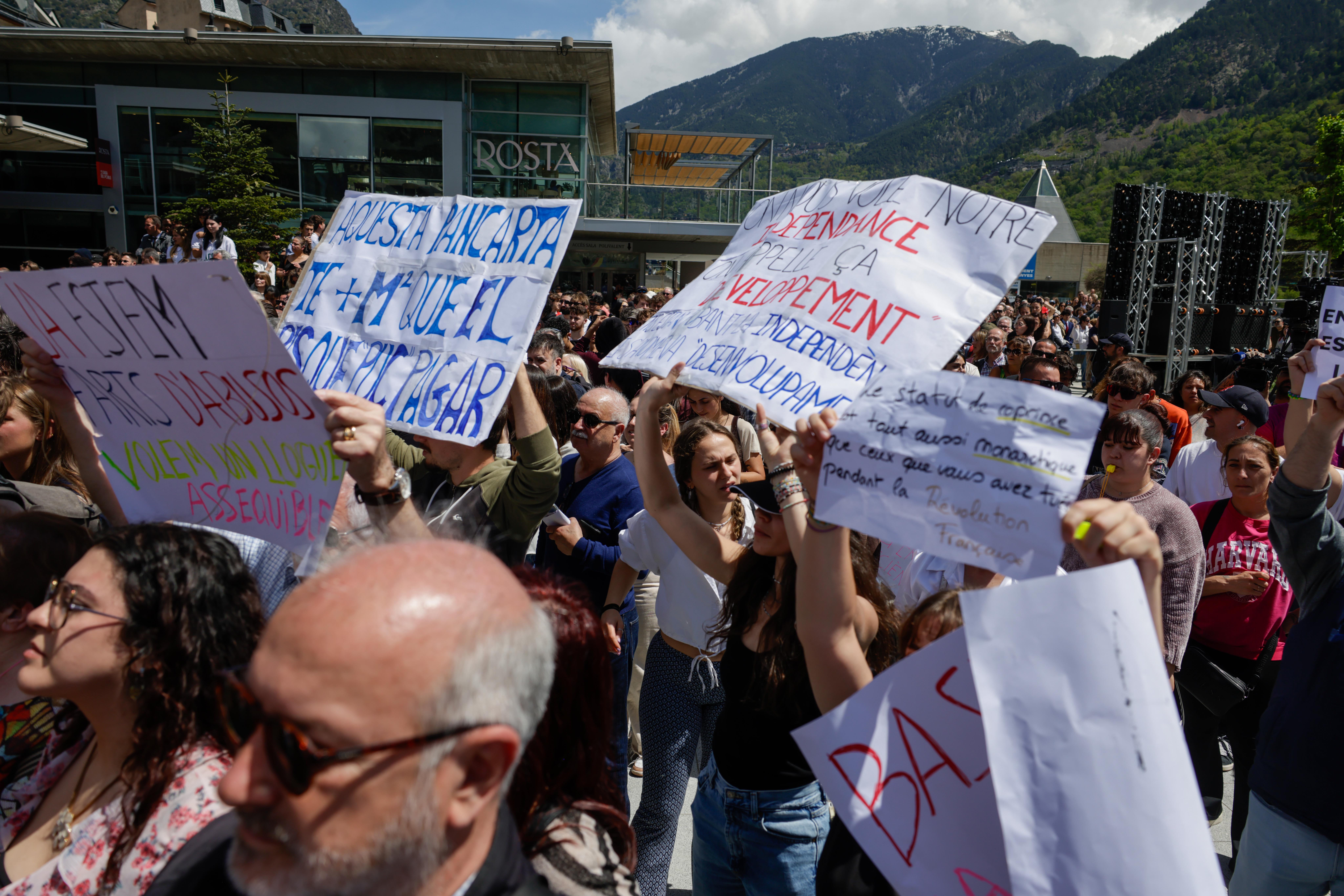 Protest for the housing situation, yesterday, in Plaça del Poble.
