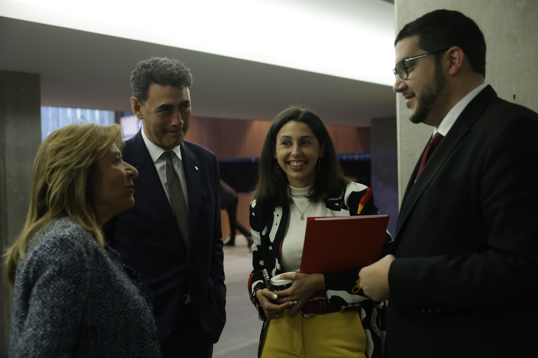 Ministers Marsol and Ferré talking with Moliné and Baró, from the PS.