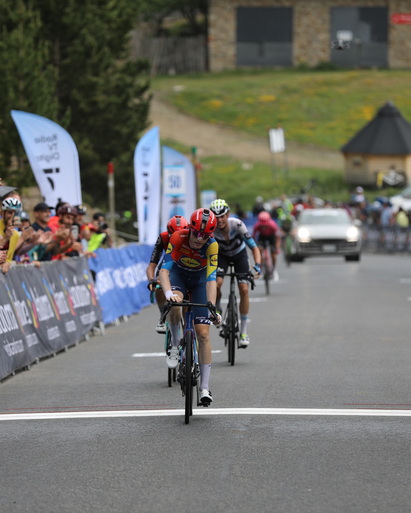 Danish cyclist Mattias Skjelmose won the first Andorra MoraBanc Clàssica.