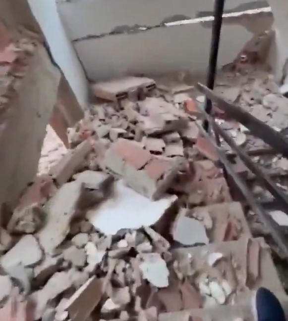 The harrowing moment of a person descending the stairs of a building during the earthquake in Venezuela.