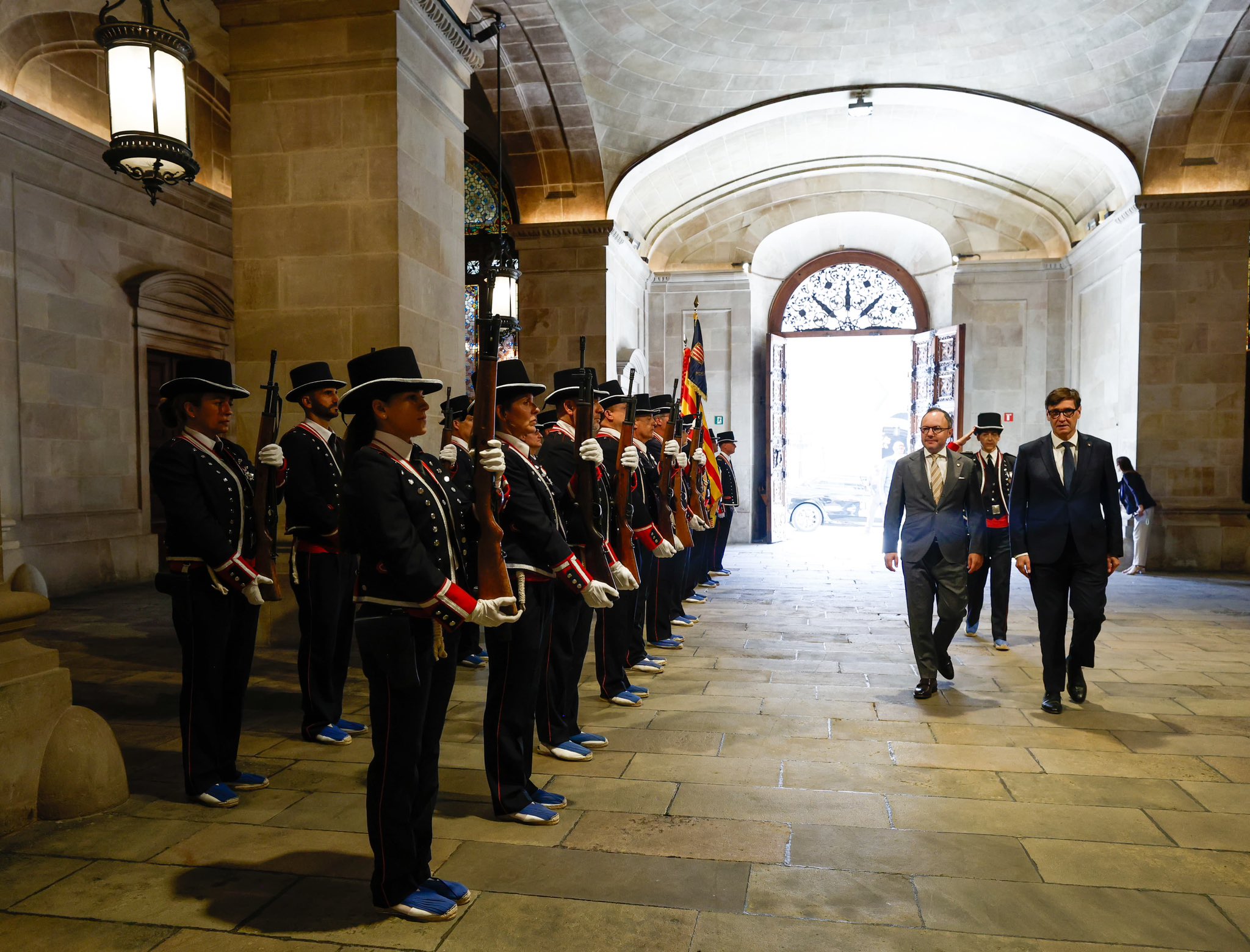 Xavier Espot, entering the Palau de la Generalitat de Barcelona, ​​accompanied by the President of the Generalitat de Catalunya, Salvador Illa, this morning.