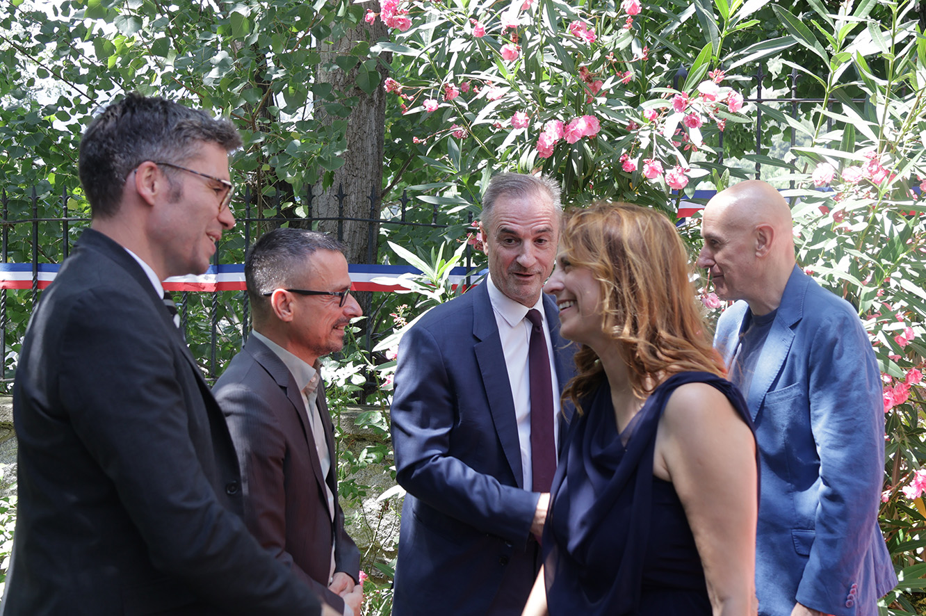 The Consul Major of Escaldes-Engordany, Rosa Gili, greets the French authorities as part of the celebration of the national holiday, this Tuesday.
