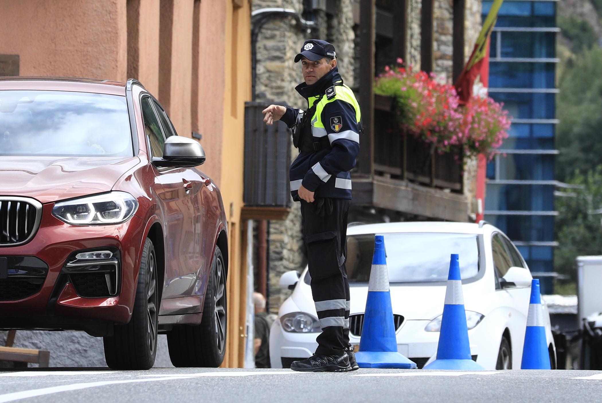 A traffic agent in the center of Canillo.