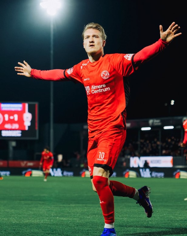 Rijkhoff celebrates a goal with Almere City.
