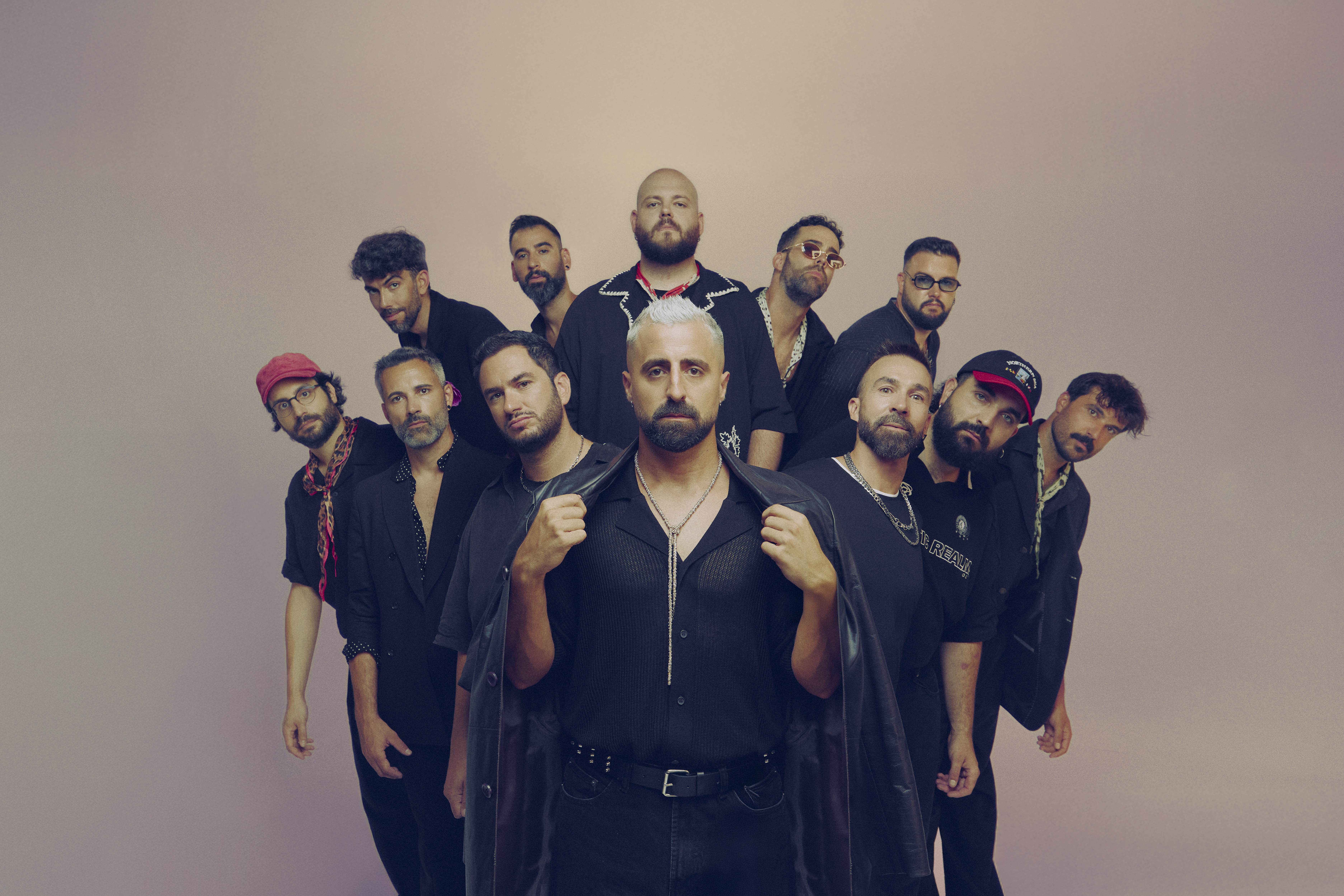 The Valencian group La Fúmiga, with Artur Martínez in the center.