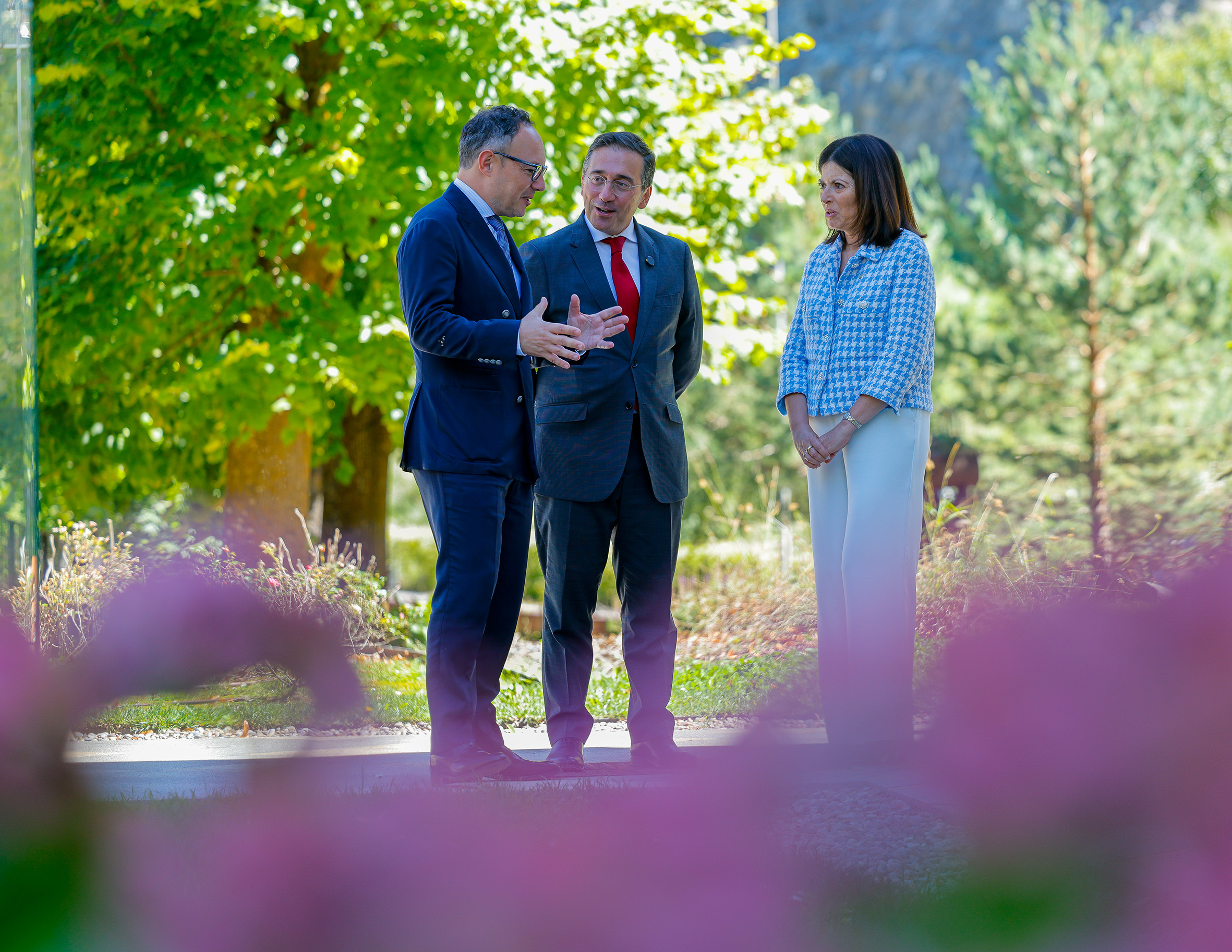Albares with Espot and Tor, yesterday in the gardens of Ràdio Andorra.