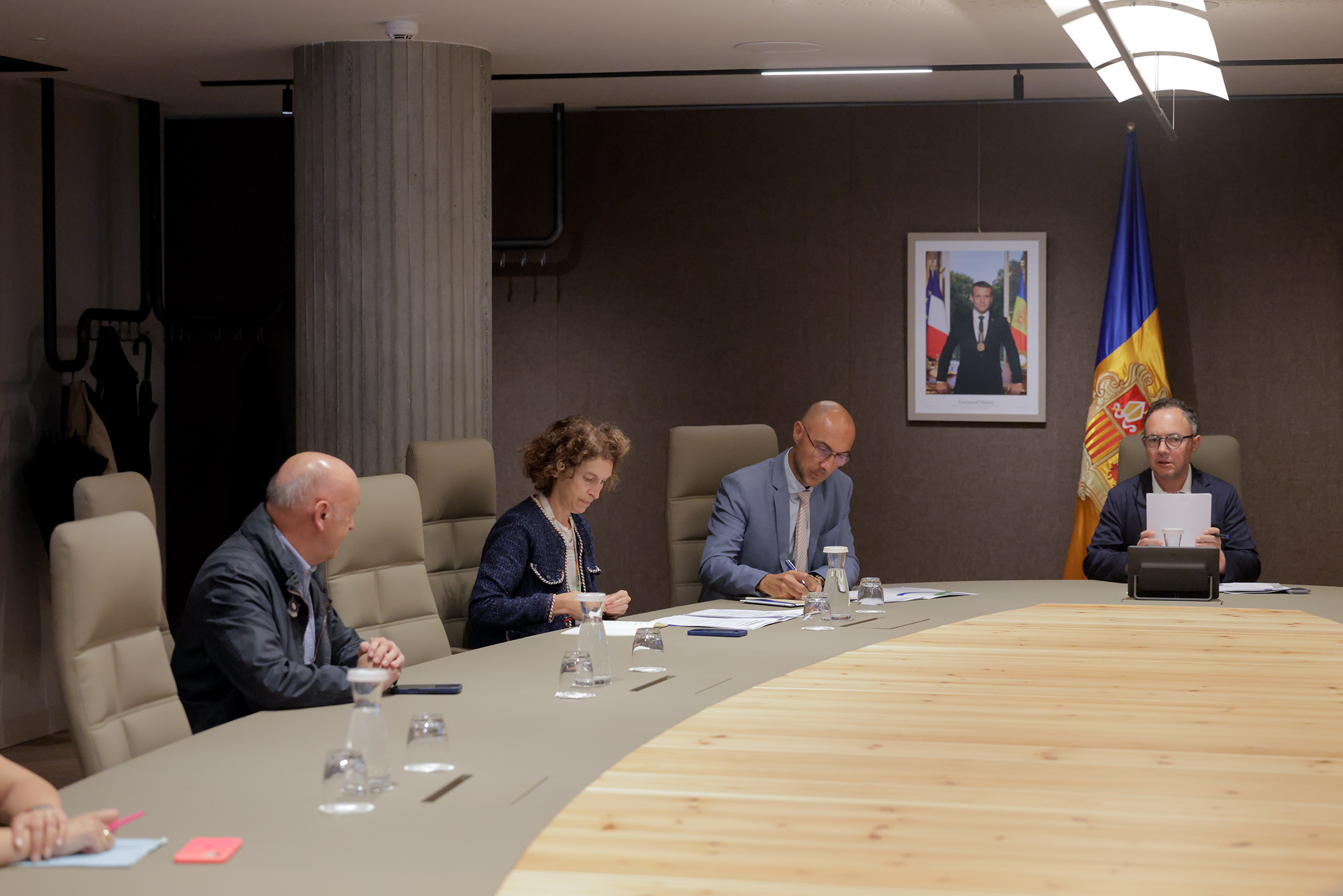 The members of the Pact of State met yesterday.