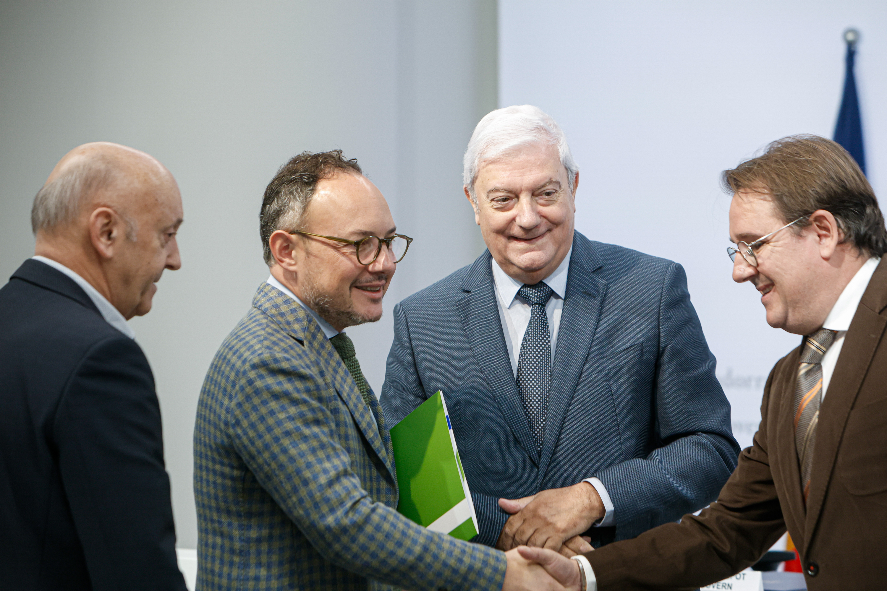 The head of government with the representatives of the employer.